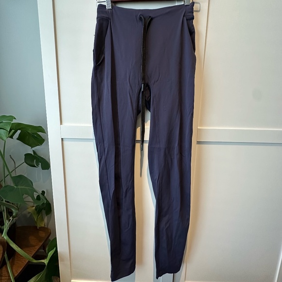 Lululemon Pants with Pockets! Size 4 - Picture 1 of 1